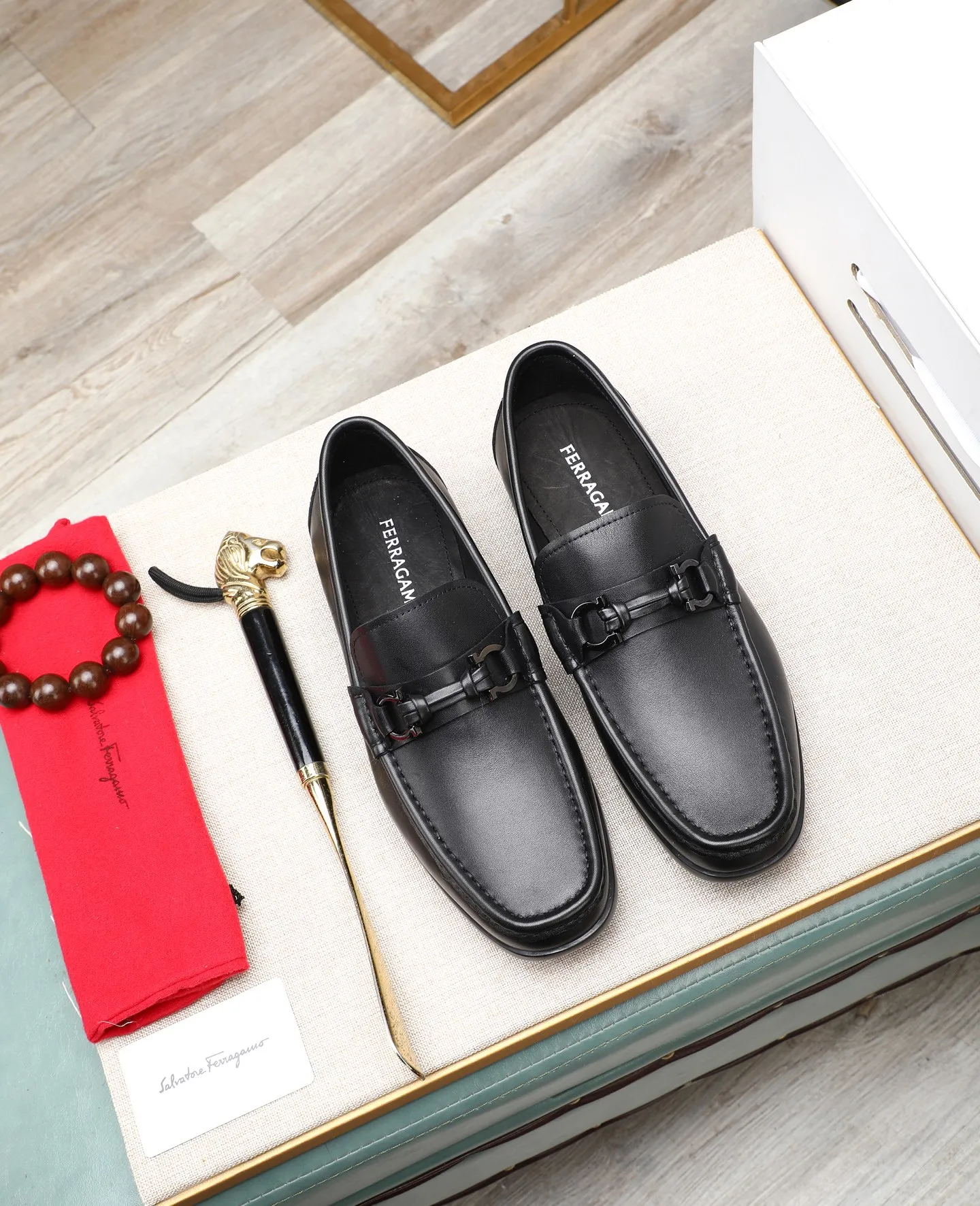 Men's clothing and shoes 💰700📛📛High-end goods! Salvatore Ferragamo is the world's top luxury footwear brand. It comes from Italy, the kingdom of fashion. It is famous all over the world for its traditional handmade design and novel styles... 🚶🏻🚶🏻 Top-quality suit shoes are sold simultaneously at the counter. This style is purely handmade. The fabric is imported Italian calfskin➕soft water-dyed cowhide lining. Specially available with original deep rubber outsole🌀🌀Size: 38➖44
